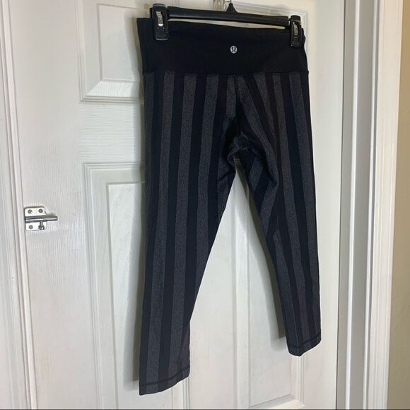 Lululemon Wunder Under Crop Leggings Size 6 Black and Gray Stripes - Picture 5 of 8